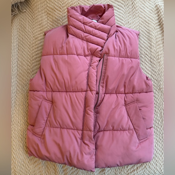 Urban Outfitters - Corrine Puffer Vest - Picture 3 of 7